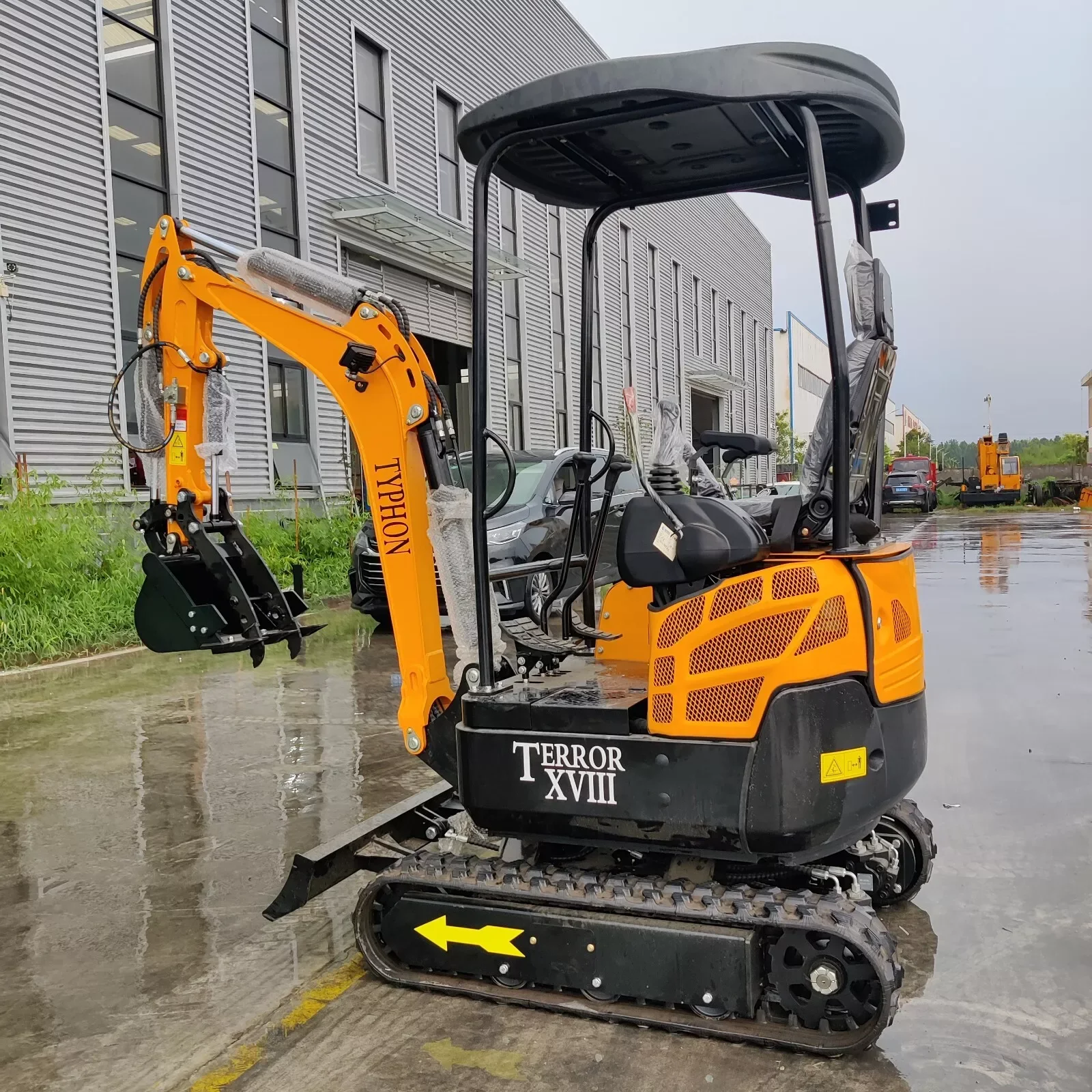 4,000 lbs Terror XVIII Mini Excavator, EPA Certified KUBOTA D902 Diesel Machine - Image 1