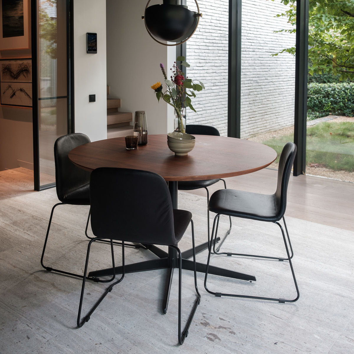 Runder Esstisch mit Facettenkante - Amerikanischer Nussbaum (125 cm) - Image 1